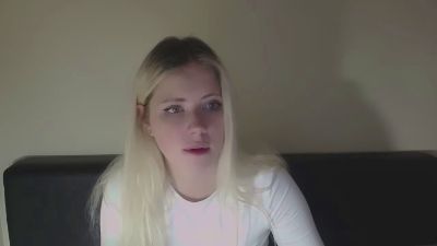 AliceMeaww_ from United States