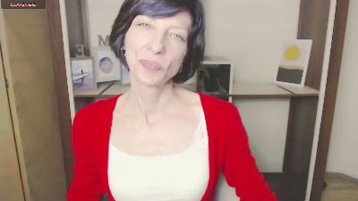 AngelinaLess_ from United States