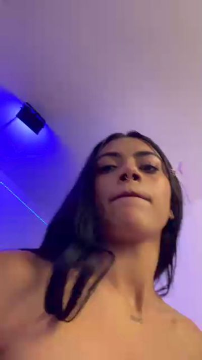 Caroline220 from Colombia