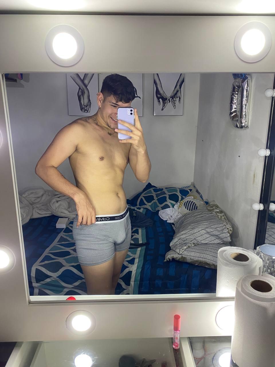 Dylan_cum from Colombia