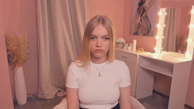 EliciaKrissie from France