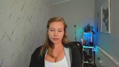 Holly_amazing from United Kingdom
