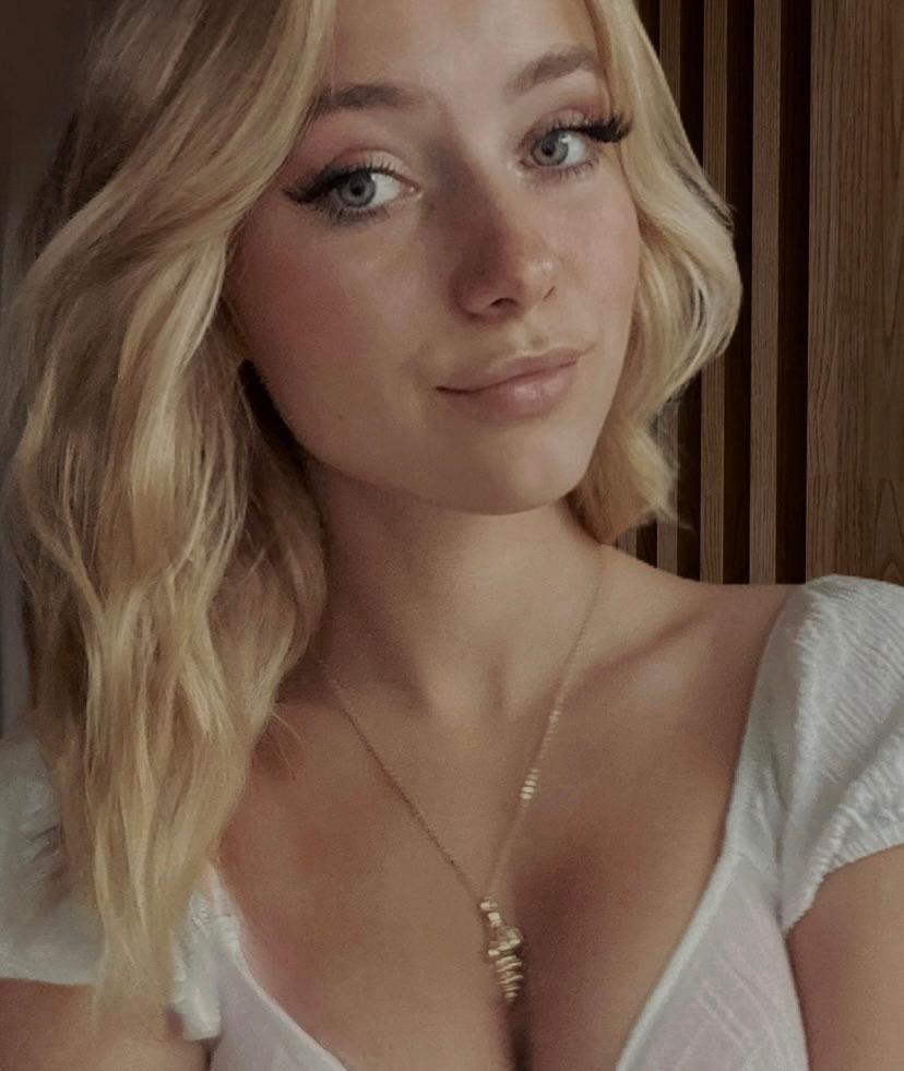 LuciaAdorable from United Kingdom