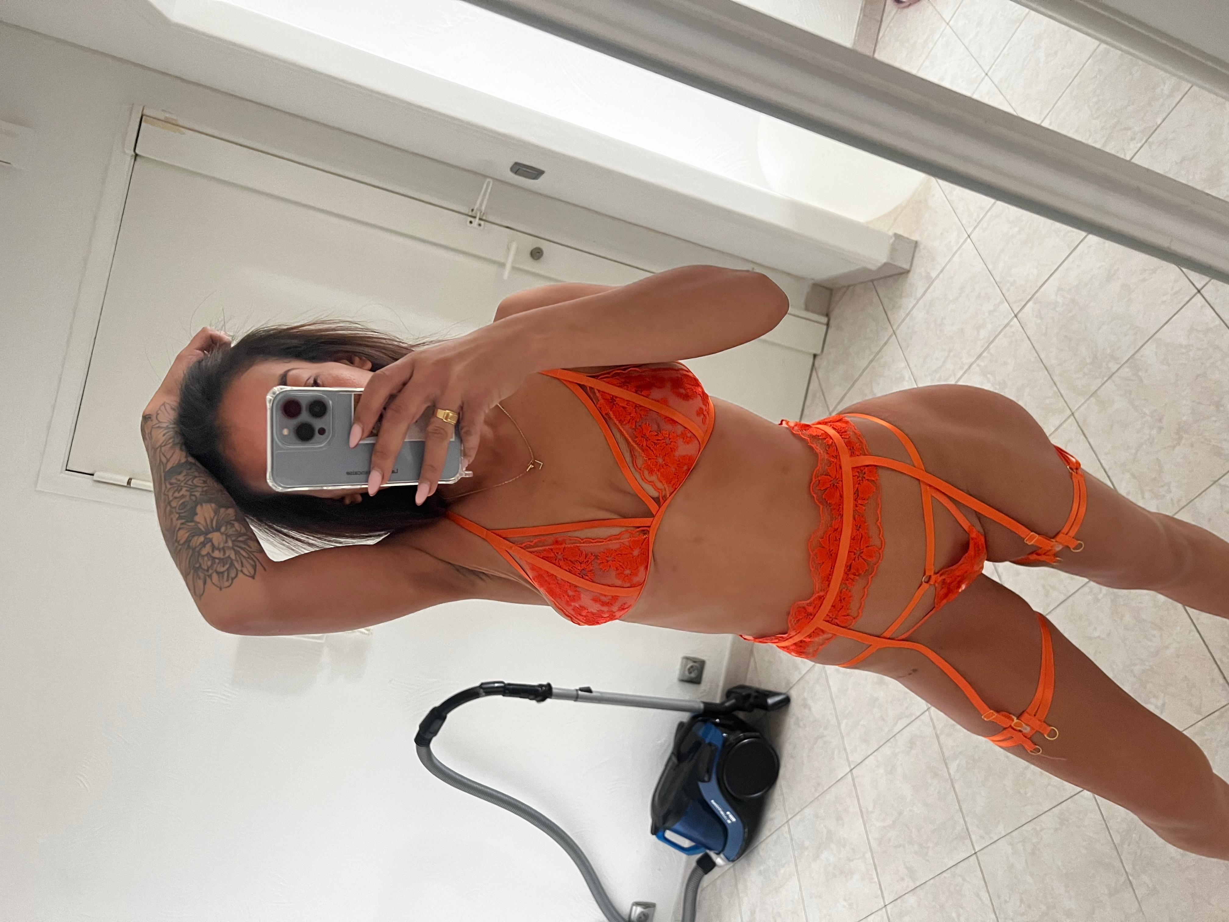 Youngmilf006 from France