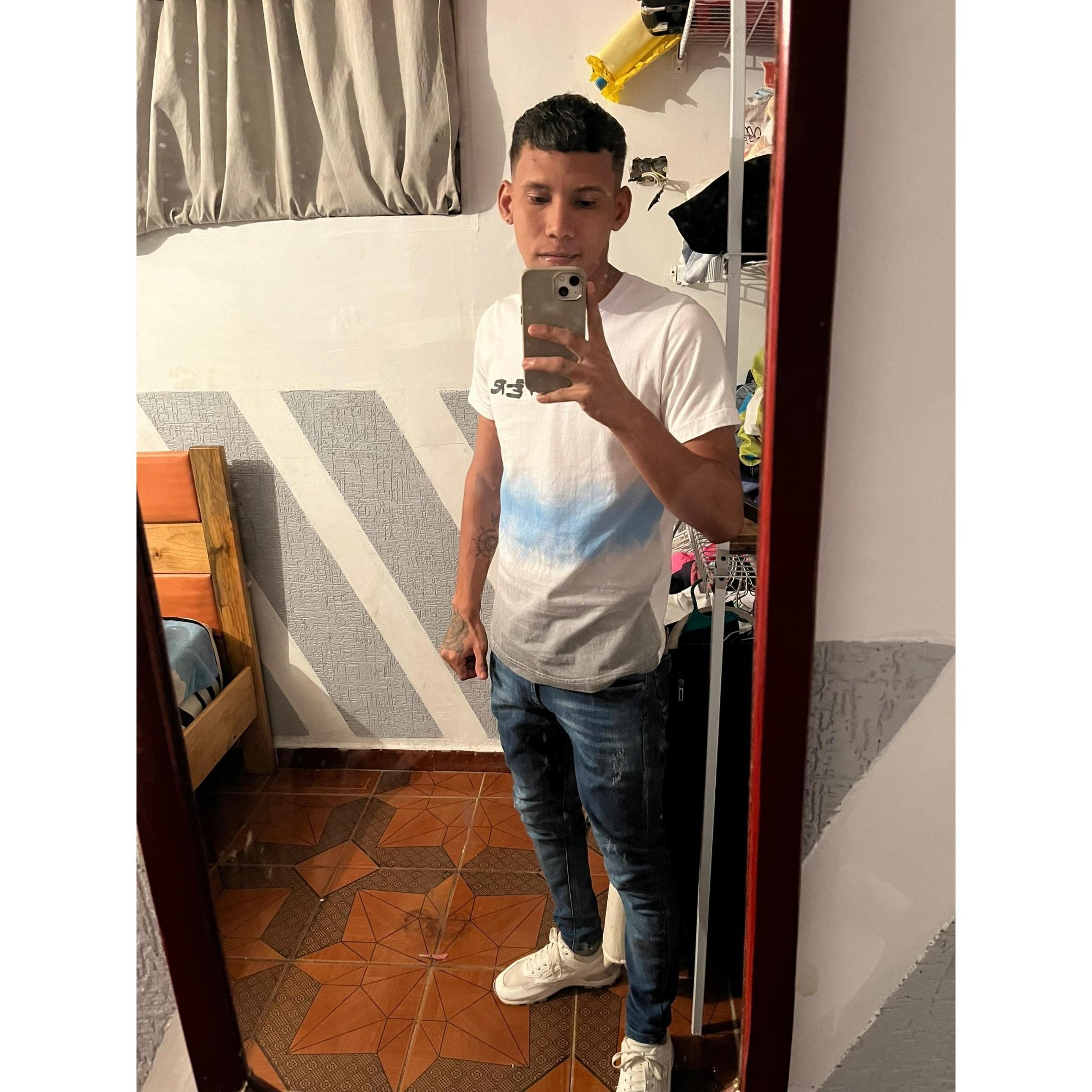 yohanderson23 from Colombia